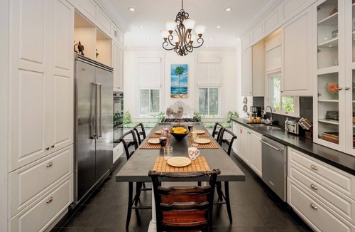 Bahama Village House | *THE ADMIRAL'S ESTATE* Grand Home & Pool + LAST KEY SERVICES.