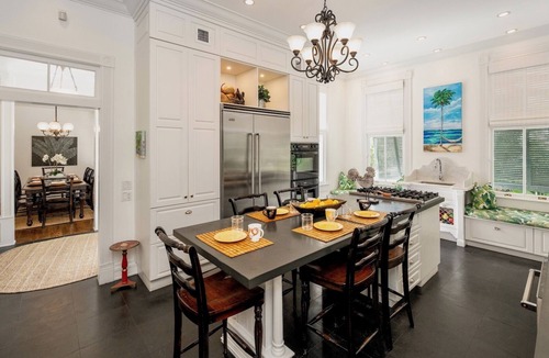 Bahama Village House | *THE ADMIRAL'S ESTATE* Grand Home & Pool + LAST KEY SERVICES.