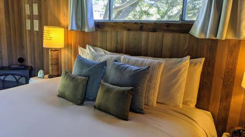 Little River Hotel | The Andiron Seaside Inn & Cabins