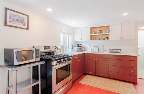 West Woodland Apartment | The Ballard Bungalow: Cozy Private Urban Oasis