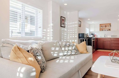 West Woodland Apartment | The Ballard Bungalow: Cozy Private Urban Oasis