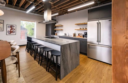 Old Ballard Apartment | The Ballard Loft | Sleeps 8 | Steps to Shops & Dining