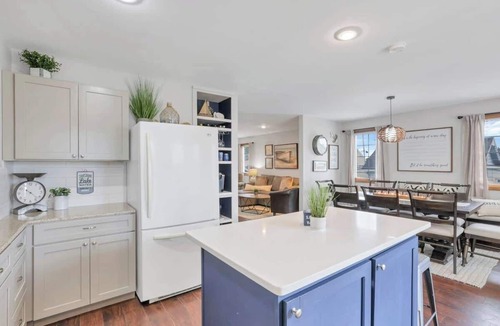 Buckeye Lake House | The Beacon|Water Views|Hot Tub|Free Bikes
