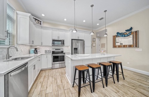 Siesta Key Village House | The Big Kahuna | SK Village, Pet Friendly, 2 Heated Pools, Elevator, Ping Pong Tables Steps to Beach