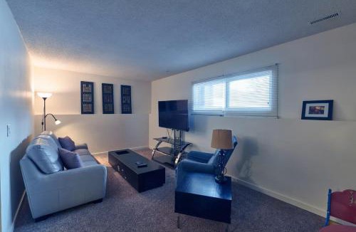 Northwest Calgary House | The Bowness Basecamp - 7818