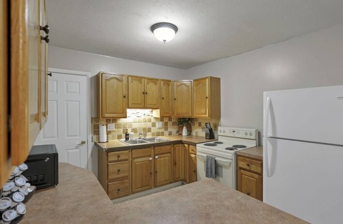 Columbus House | The Brocton: 4 miles from airport