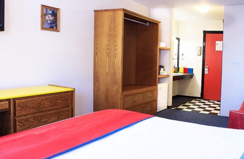 Silver Star Mountain Hotel | The Bulldog - Standard King 1