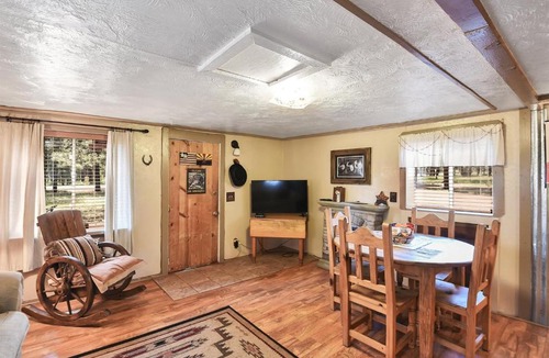 Parks Villa | The Bunk House Historic Cabin Firepit Pet-Friendly Near Grand Canyon