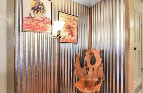 Parks Villa | The Bunk House Historic Cabin Firepit Pet-Friendly Near Grand Canyon