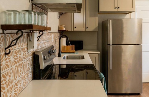 Lancaster Apartment | The Church Street Suite - Downtown, Cozy, Parking
