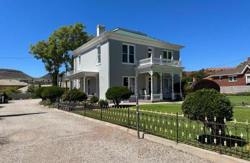 St. George House | The Cottage at 241 North