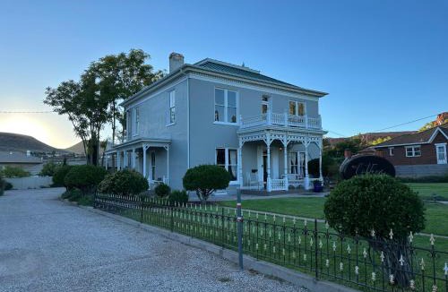 St. George House | The Cottage at 241 North