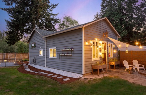 Highline Cottage | The Cottage + Unit B at Lotus Estates - Pool and Hot Tub!