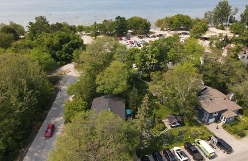 Wasaga Beach House | The Cozy Shore Cottage - Large