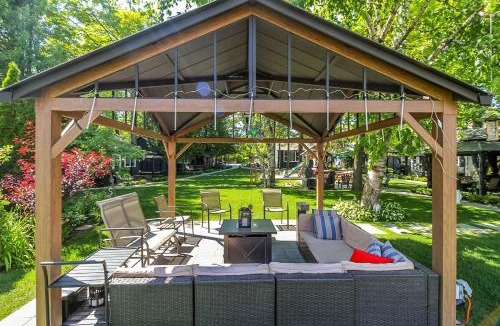 Wasaga Beach House | The Cozy Shore Cottage - Large
