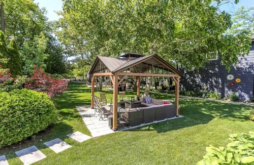 Wasaga Beach House | The Cozy Shore Cottage - Large