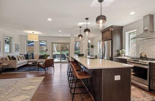 North Ridge House | The Crestwood House - Family Friendly Retreat with Private Backyard - DCA