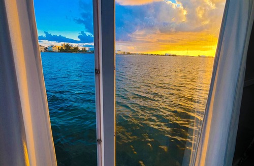 Meadows Boat Rental | The Crystalmarine Suite – Rustic Luxury on the Sea