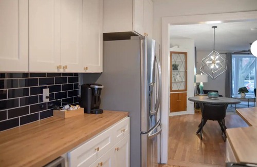 Grandview Heights House | The Dakota (B)- King Bed- Hot Tub- Near OSU