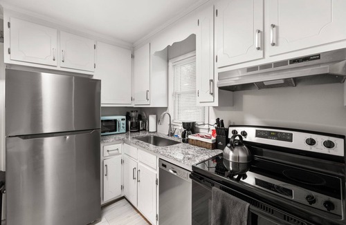 Durham Apartment | The Durham Nook~Cozy 1BR Hideaway Near Duke, Downtown & Peaceful Parks
