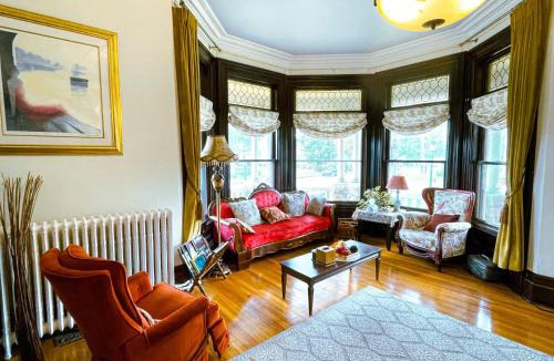 Queens Square Hotel | The Eden Hall Inn