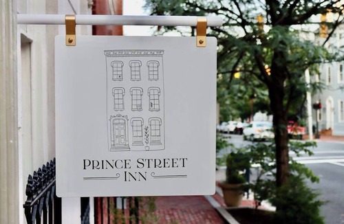 Old Town Alexandria Apartment | The Fairfax Suite at Prince Street Inn