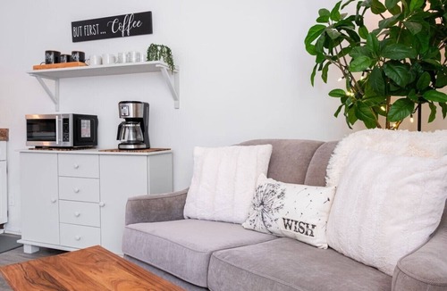 Harrison Hot Springs Apartment | The Fern | Bright Studio Near the Beach