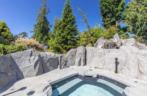 Regional District of Nanaimo Apartment | The Flamingo Oceanfront Condo B