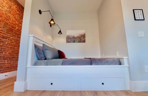 Old Town Alexandria Apartment | The Franklin Suite at Prince Street Inn