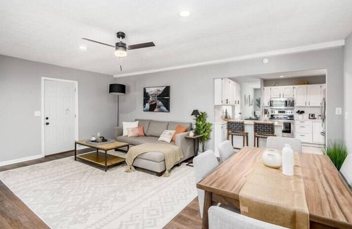 Royal Manor House | The Gahanna Cabana - Hot Tub! - Large 5 BR Home!