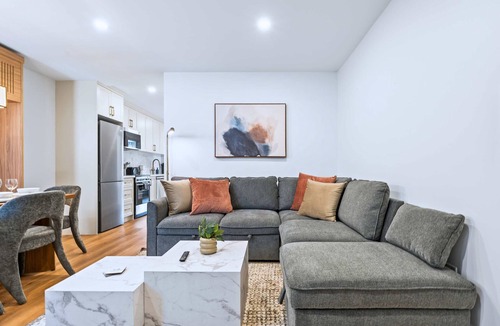 Riverdale Apartment | The Gerrard | Modern New Walkable City Stay