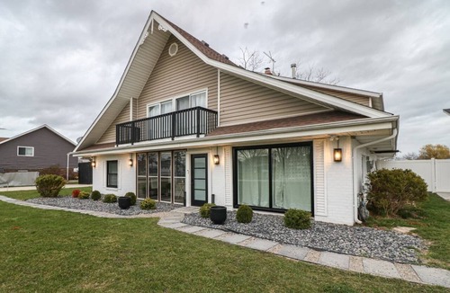 Lakeshore House | The Grand River Retreat. Pool/hot tub avail Sep