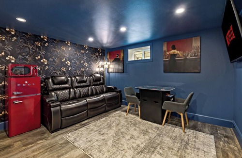 Green Lake Apartment | The Greenlake Speakeasy Suite + Kraken Kave Gameroom