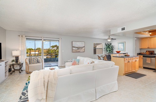 North Sarasota Condo | THE GULF NEST A Spacious, Peaceful, 2Bed 2Bath Condo by Sarasota's Best Spots