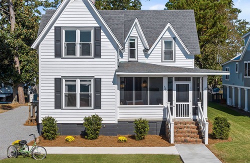 Belhaven House | The Haven in Belhaven NC, Waterfront with private dock, steps from town center.