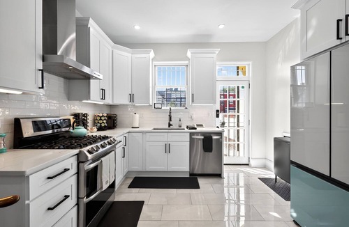 Bloomingdale Condo | The Hearth! On site parking! Minutes to restaurants, groceries and nightlife.