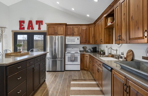 Provo Bay House | The Hidden Barn! Serene hgetaway for the entire Family!
