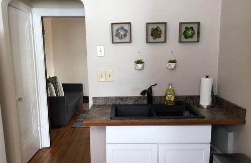 Clintonville Apartment | The House Hotels - Clintonville Crestview- Beautiful 3 Bedrooms - 5 Minutes to OSU ❤️🤍❤️