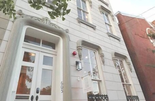 Old Town Alexandria Apartment | The Jefferson Suite at Prince Street Inn