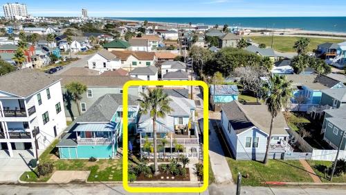 San Jacinto House | The Lazy Palm Cottage with Hot Tub and Near Beach