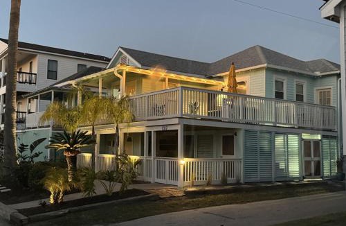 San Jacinto House | The Lazy Palm Cottage with Hot Tub and Near Beach