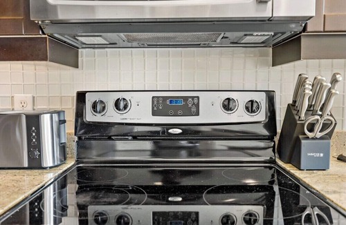 Eisenhower East Apartment | THE LOFT | Relax | Cozy | Old Town | 2 Bedrooms