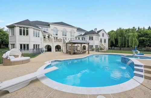 Lowes Island House | The Luxe Vista Great Falls Estate