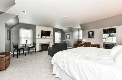 Leesburg Villa | The Manor at Courtland Farm