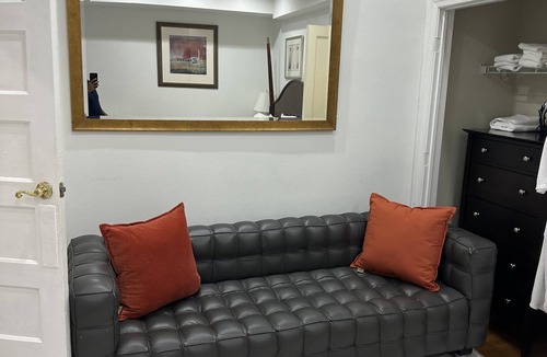 Columbia Heights House | The "Mark" Victorian Brownstone – Sleeps 10-12/9 Beds