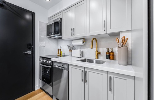 Grange Park Hotel | The Mccaul Basement Near Chinatown & AGO