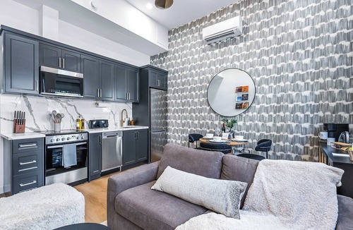 Grange Park Hotel | The Mccaul by Casa Hotels - Queen Suite, Near AGO