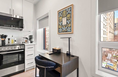 Grange Park Hotel | The McCaul | Premium DT Suite near MAJOR INTERNATIONAL SPORTING EVENT 2026