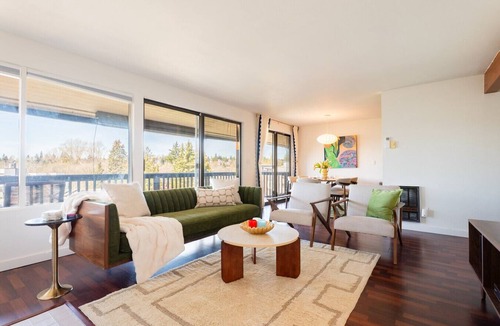 Laurelhurst Apartment | The Mod House | Stylish 3BR Retreat Near UW