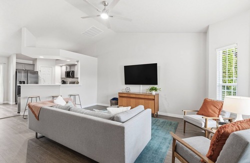 Nampa House | The Mulberry Haven- a Peaceful Modern Getaway. Family Friendly!